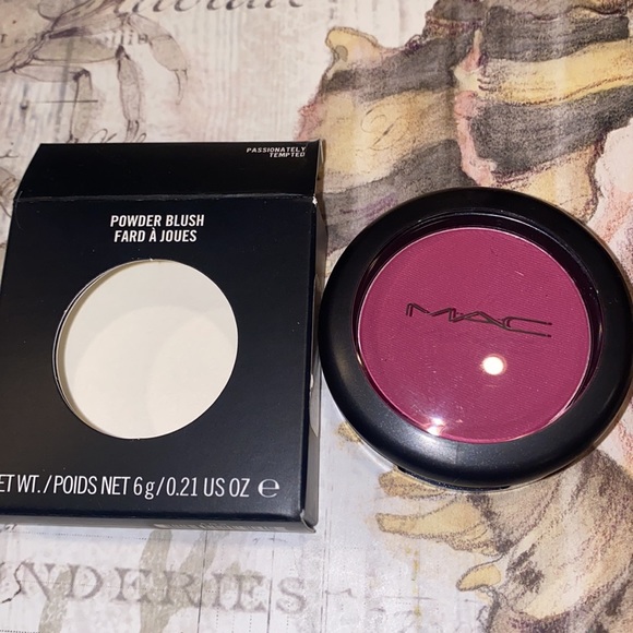 MAC COSMETICS PASSIONATELY TEMPTED Satin Powder Blush BNIB New RARE LIMITED